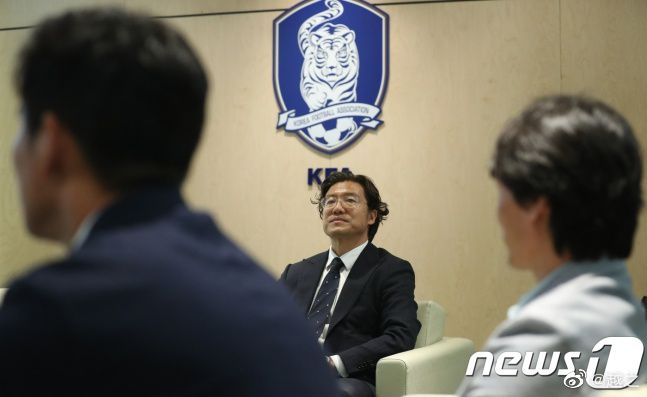 威廉的话，让这些黑衣人的心里天平发生了倾斜。